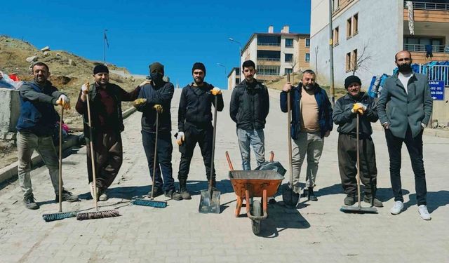 Yüksekova’da baharın gelişiyle çevre temizliği yapıldı