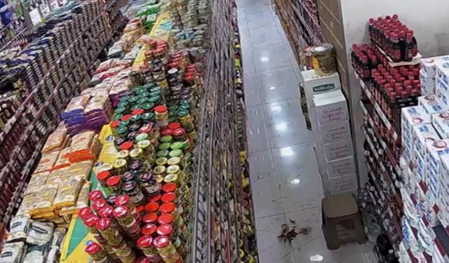 Yüksekova’da deprem anı kamerada