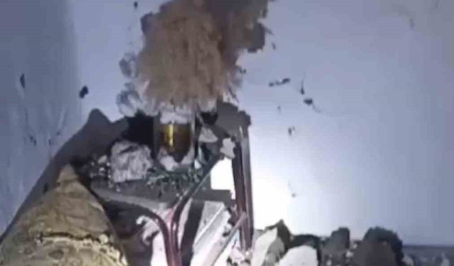 Yüksekova’da yaşanan deprem sonrası evlerde çatlaklar meydana geldi