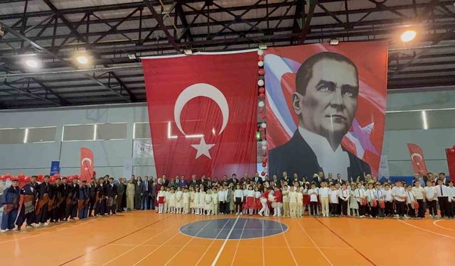 105. yıl coşkusu Tatvan’da renkli görüntülere sahne oldu