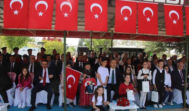 23 Nisan Ulusal Egemenlik ve Çocuk Bayramı Uşak’ta coşku ile kutlandı