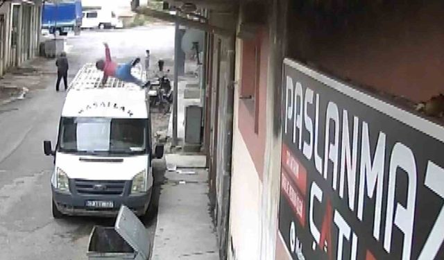 2’nci kattan çöp konteynerine düşen bebek güvenlik kamerasına yansıdı
