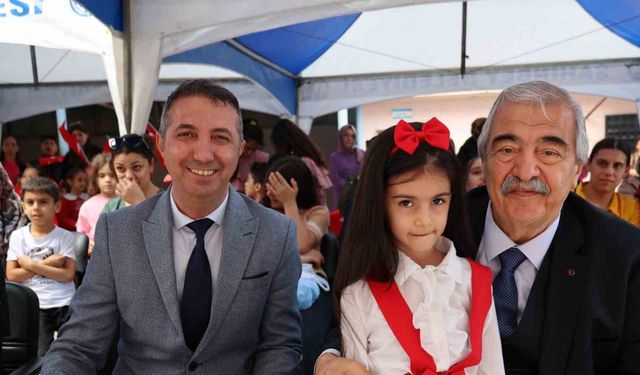 Abdulkadir Konukoğlu mezun olduğu ilkokulda