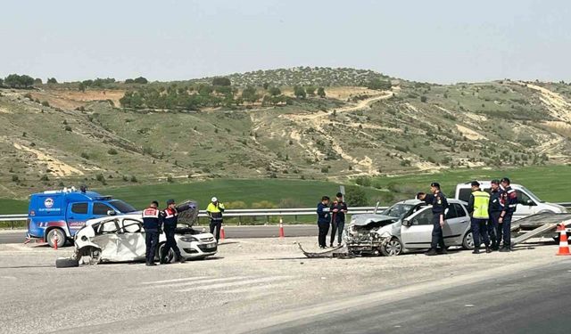 Adıyaman’da otomobiller çarpıştı: 1 ölü, 7 yaralı