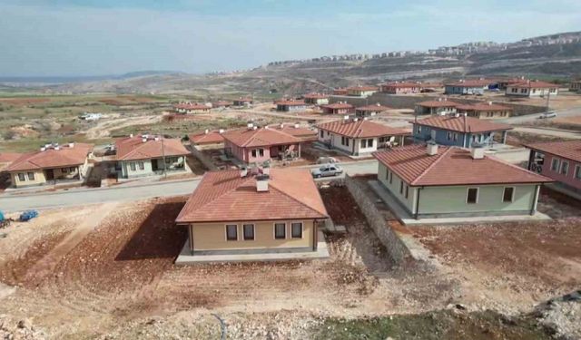 Adıyaman’da teslim edilen köy evleri sıcak yuva oluyor