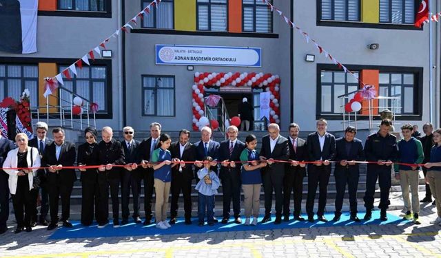 Adnan Başdemir Ortaokulu hizmete açıldı