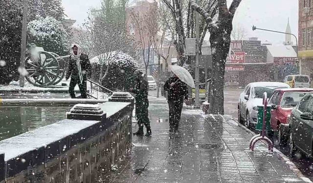 Afyonkarahisar’da kar yağışı etkisini kaybetti