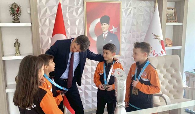 Afyonkarahisarlı minik karateciler derece elde etti