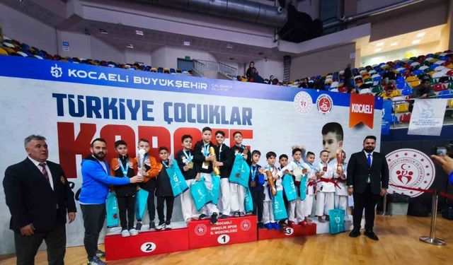 Afyonkarahisarlı minik karatecilerden büyük başarı