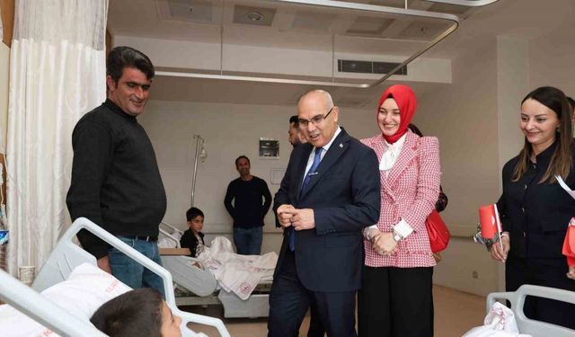 Ağrı’da 23 Nisan coşkusu coşkusu hastane odalarına taşındı