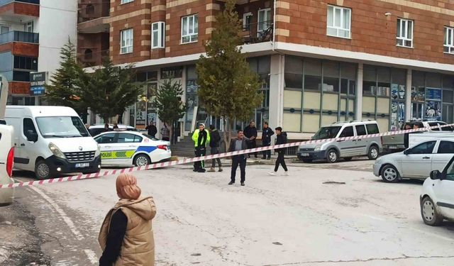 Ahlat’ta temel kazısı sırasında doğalgaz boru hattı delindi