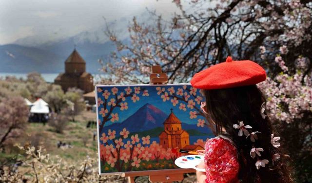Akdamar Adası Badem Çiçeği Foto Safarisi sonuçlandı