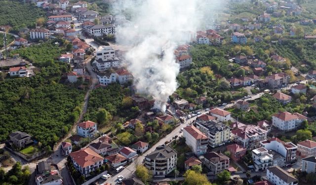 Alevlere teslim olan tek katlı ev kullanılmaz hale geldi