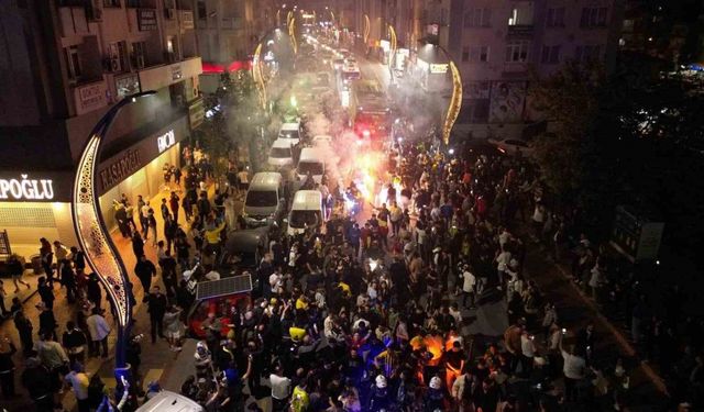 Aliağalılar şampiyonluğu hep birlikte kutladı