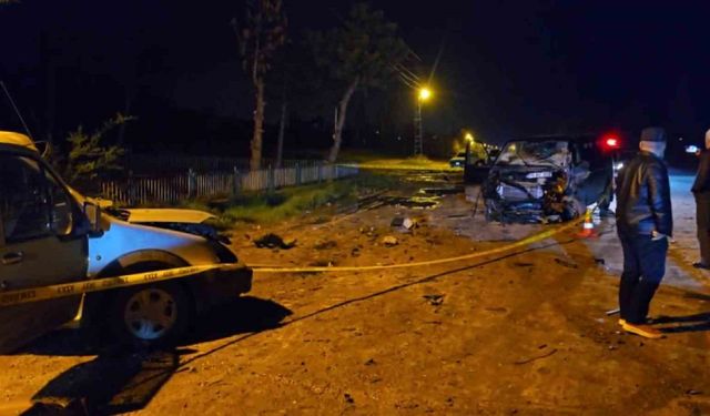 Amasya’da minibüs ile hafif ticari araç kafa kafaya çarpıştı: 7 yaralı