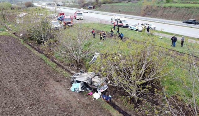 Amasya’da takla atan otomobil tarlaya uçtu: 1 ölü, 2 yaralı
