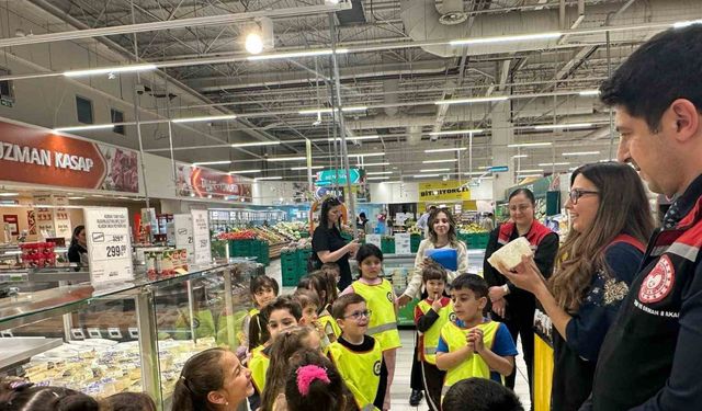 Anaokulu öğrencileri sütün serüvenini inceledi