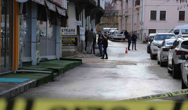 Apartmanda bulunan el bombası polisi alarma geçirdi