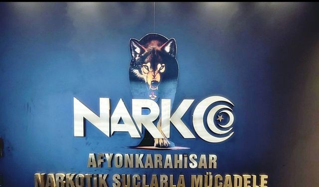 Aracın gizli bölmesindeki uyuşturucuyu polis böyle buldu