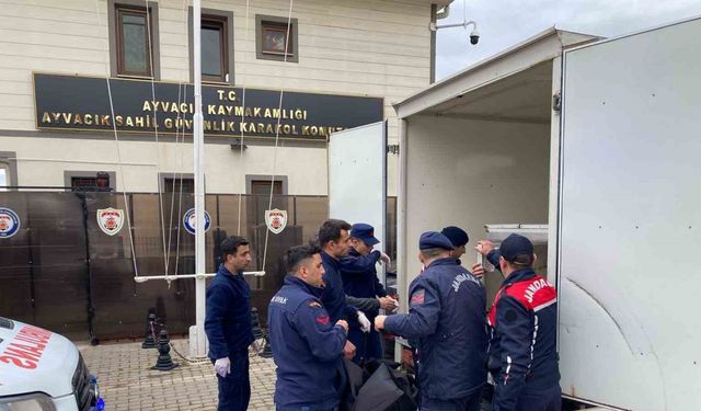 Ayvacık’ta kaçak göçmenleri taşıyan bot battı...5 kişi hayatını kaybetti
