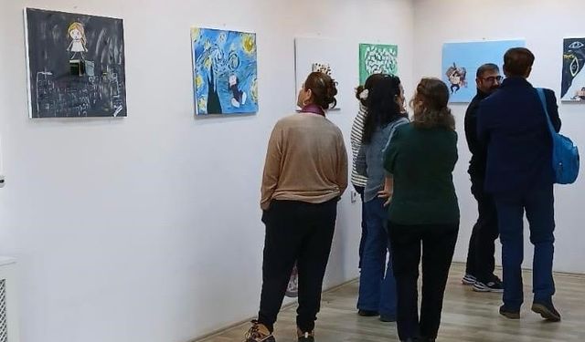 Ayvalık Kütüphanesinde özel öğrencilerden anlamlı sergi