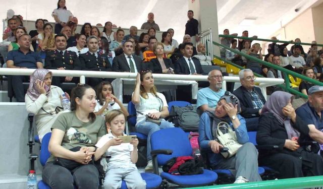 Balıkesir’de Çocuk Sporları Şenliği ödül töreni ile sona erdi