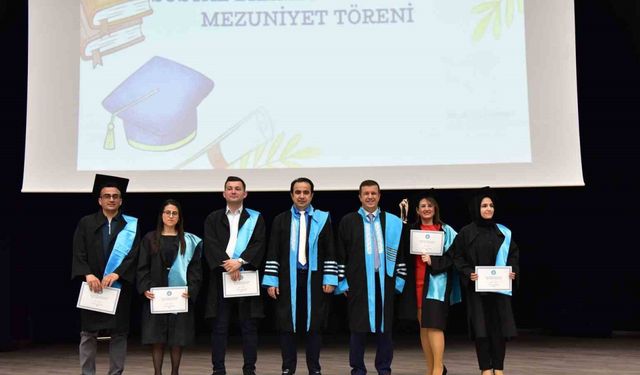 Balıkesir’de geleceğin akademisyenleri kep attı