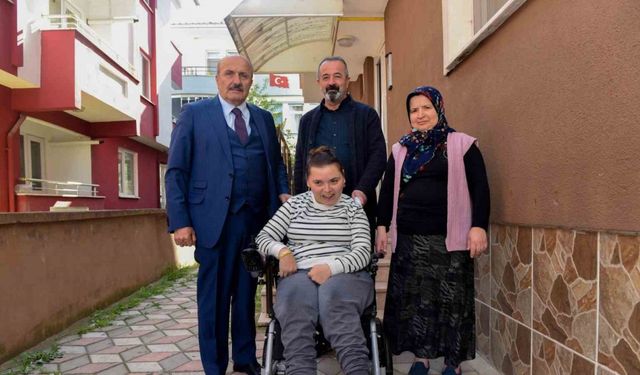 Başkan Arslan’dan özel bireye akülü tekerlekli sandalye desteği