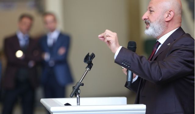 Başkan Çolakbayrakdar: "Belediyede her bir çalışanın sendikası, ‘Ahmet Çolakbayrakdar’dır"