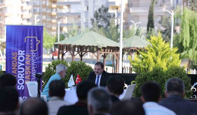 Başkan Mehmet Canpolat, alana masa kurup vatandaşı dinledi