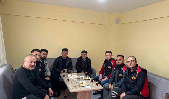Başkan Şahin, heyelandan sağ kurtulan aileyi bayramda yalnız bırakmadı