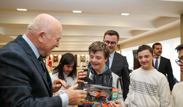 Başkan Sekmen; "Onların gözlerindeki ışık, bizlere umut ve ilham oldu"