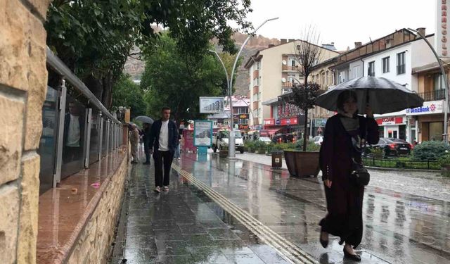Bayburt için gök gürültülü sağanak yağış uyarısı yapıldı