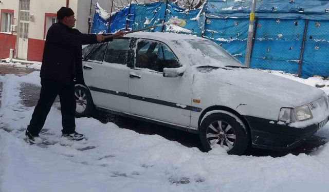 Bayburt’a yaz bir türlü gelemedi: Kent beyaz örtüyle yeniden kaplandı