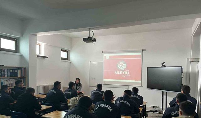 Bayburt’ta jandarma personeline ‘Kadına Şiddetle Mücadele’ eğitimi verildi
