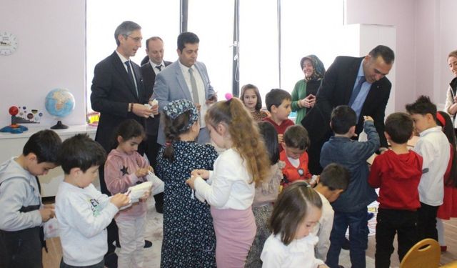 Bayburt’ta öğrencilere sağlık ve güvenlik oyun kutusu dağıtıldı