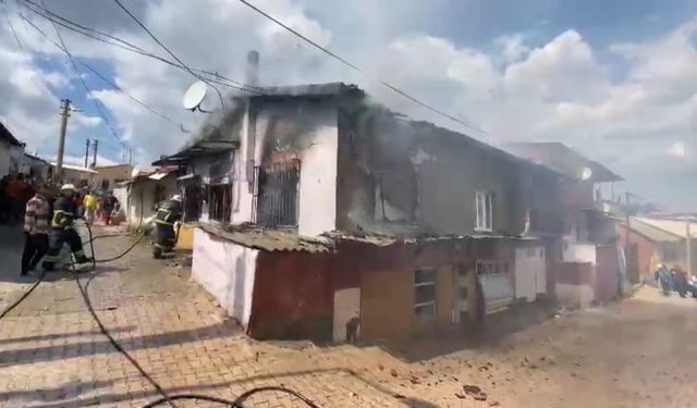 Biga’da ev yangını