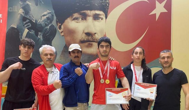 Bilek güreşinde Elazığ rüzgarı