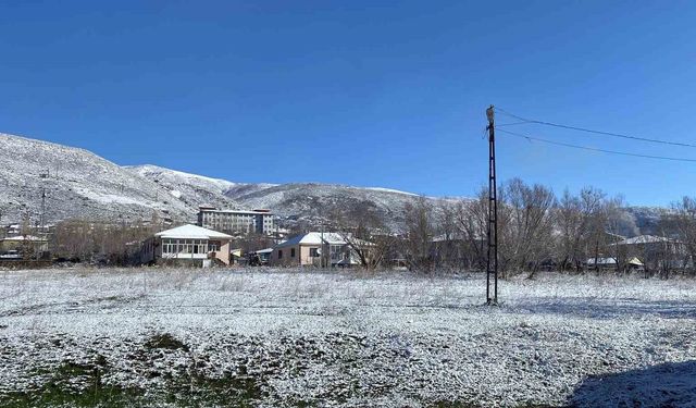 Bingöl’de nisanda kar esareti