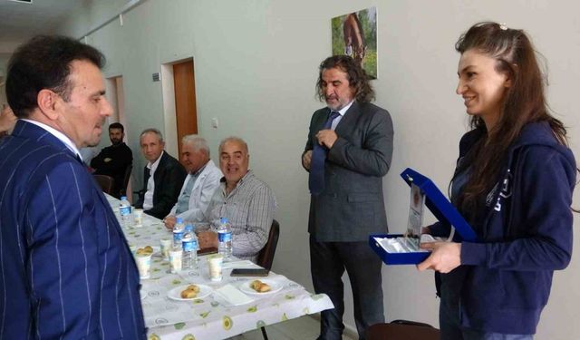 Binlerce öğrenci yetiştiren Van YYÜ’nün çınarı emekli oldu