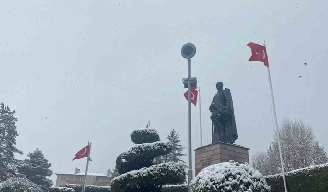 Bolu nisan ayında beyaza büründü