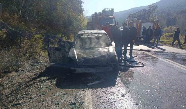 Bolu’da alev alan otomobil küle döndü