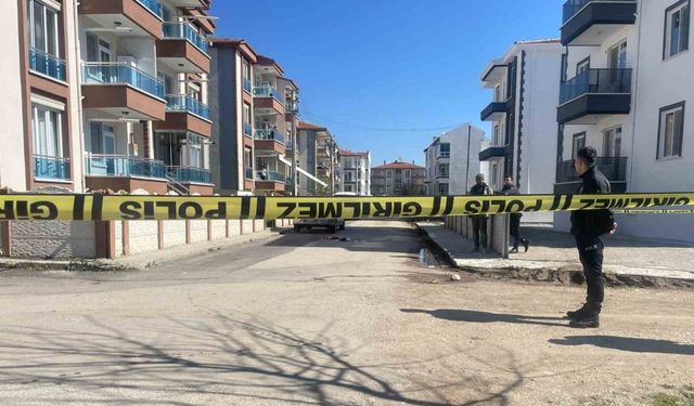 Boşanma aşamasındaki karısını sokak ortasında öldürdü