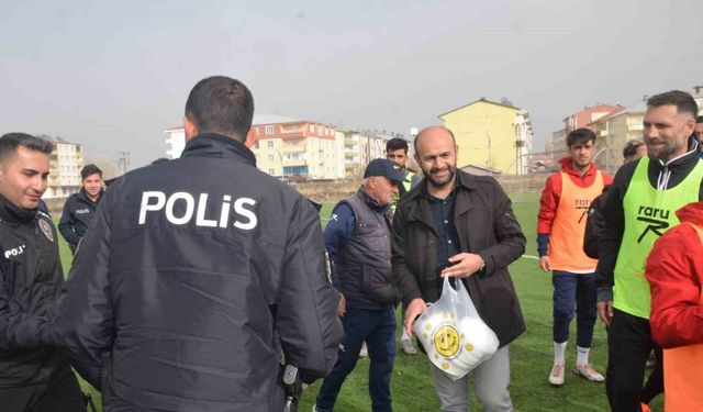 Bulanık’ta ihbara giden polislere pasta sürprizi