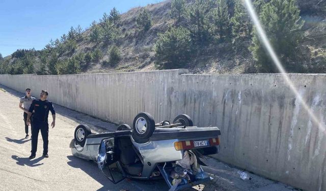 Burdur’da otomobil şarampole devrildi: 2’si çocuk 4 yaralı