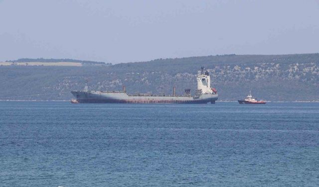 Çanakkale Boğazı’ndan geçen konteyner gemisi makine arızası yaptı