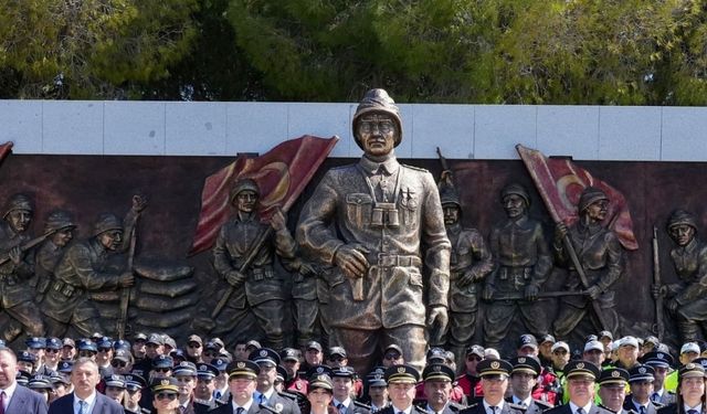 Çanakkale’de Polis Haftası sebebiyle Şehitler Abidesi ziyaret edildi