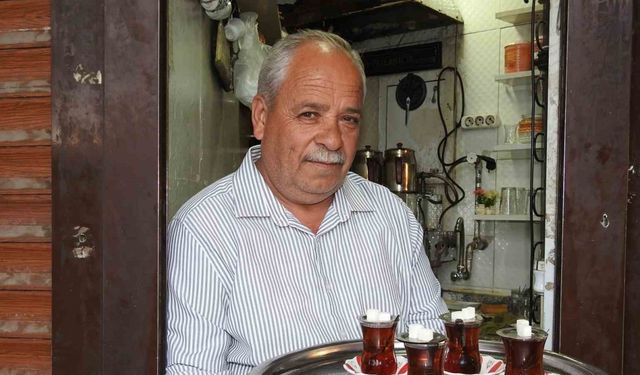 Çaycı İsmet Usta’nın ocağı 35 yıldır bir metrekarelik dükkanda kaynıyor