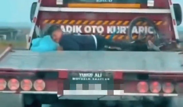 Çekici kasasında çocuk taşıdı, görüntüler dehşete düşürdü