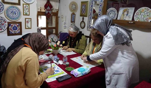 Çinicilik kursu sayesinde hem stres atıyorlar hem de aile bütçesine katkıda bulunuyorlar